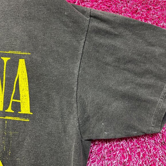 Nirvana Never mind Smiley Grunge Tshirt size Large - Picture 6 of 6